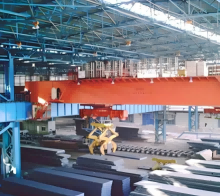 Slab handling crane supporting efficient operations at steel mills
