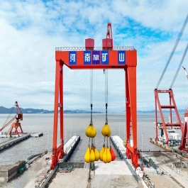 Henan Mine Crane 750-ton double-girder gantry crane operation site