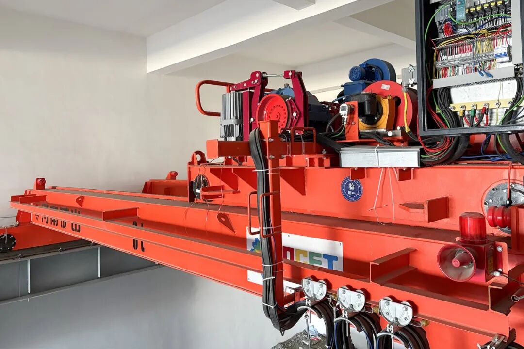 Fully automatic grab bucket crane for waste to energy plant