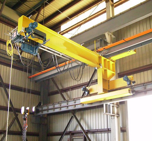 Wall travelling jib crane
